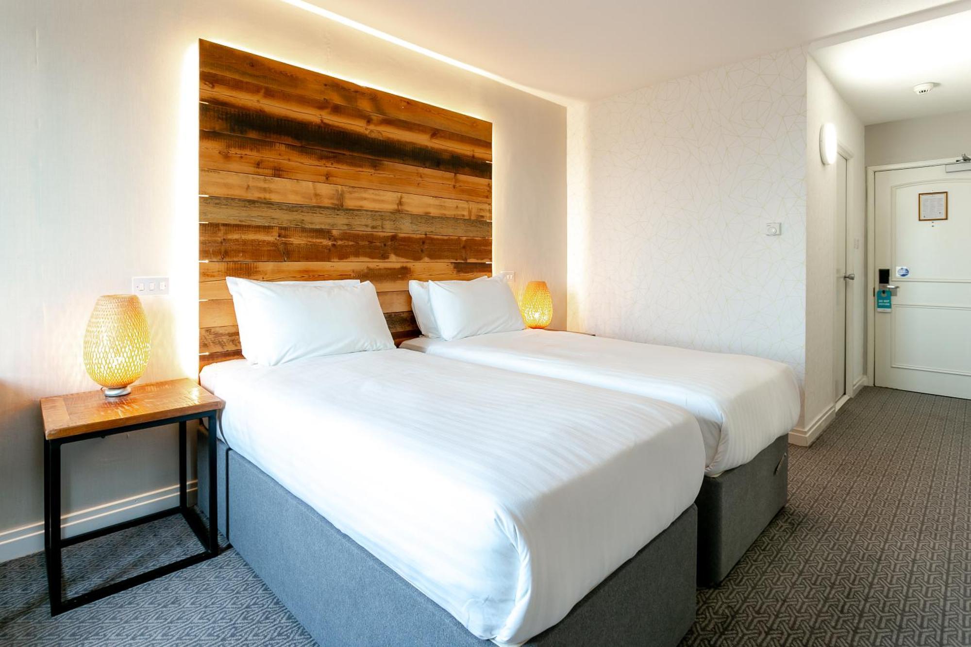 แคลเรียน ซีดาร์ คอร์ต แบรดฟอร์ด โฮเต็ล Hotel ภายนอก รูปภาพ